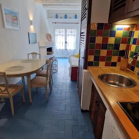 Charmante Maison De *